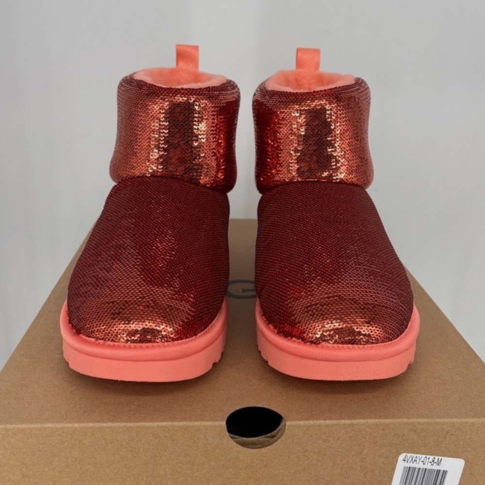 ✨BNIB Ugg Classic Mirror Ball Boots -Size 8 *Rare*✨